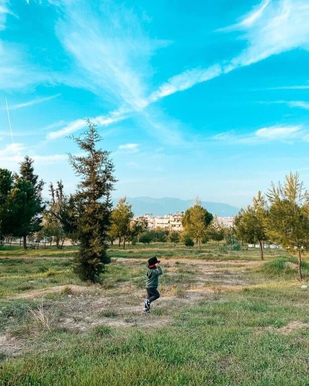 Η Κατερίνα Παπουτσάκη σε μια απίθανη φώτο με τον γιο της