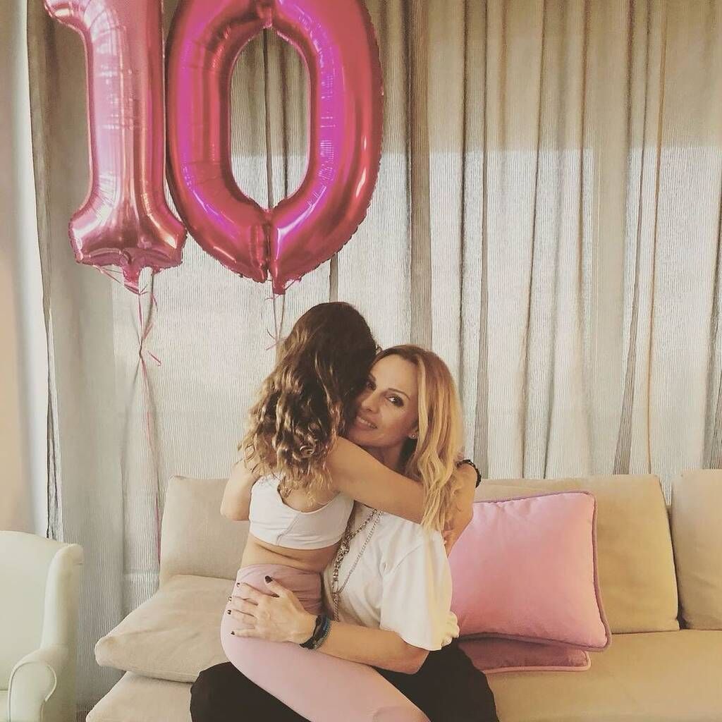 Ζήνα - Λύρας: Η φώτο με την κόρη τους στα χιόνια που συγκέντρωσε χιλιάδες likes