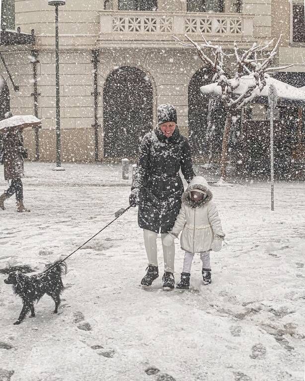Χριστίνα Κοντοβά: Η μικρή Ada λατρεύει το χιόνι - Οι απίθανες φώτο της στην Αθήνα