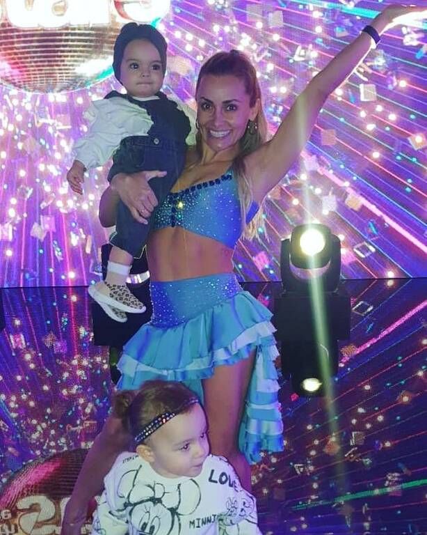 Λευτέρης Πετρούνιας: Ποζάρει με την κόρη του και η μικρή κλέβει τις εντυπώσεις με το ντύσιμό της 