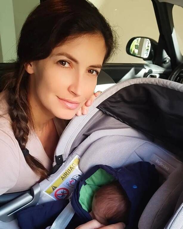 Μάρα Δαρμουσλή: Φωτογραφίζεται με τον γιο της στο παιδικό δωμάτιο 