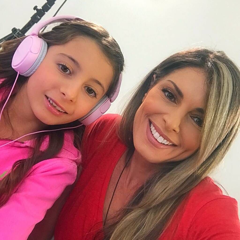 Κατερίνα Λάσπα: Με την κόρη της στο θέατρο - Τι είχε μαζί της η μικρή Άντρια