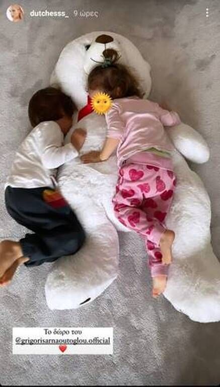 Δούκισσα Νομικού: Πώς φωτογράφισε τη μητέρα του στο σπίτι 