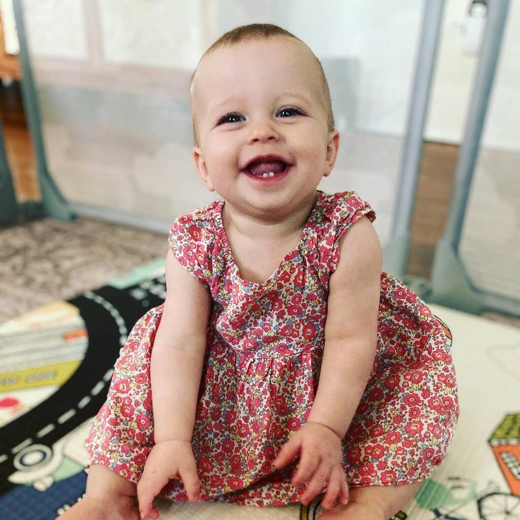 Υπάρχει καλύτερος τρόπος να φροντίσεις μια γάτα; Το βίντεο με τo μωρό έχει γίνει viral