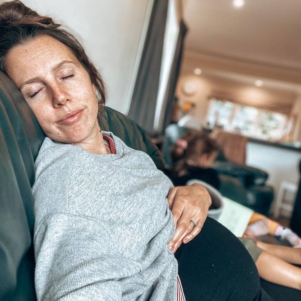 "Μη χάνετε τον εαυτό σας. Έχετε κάτι για τον εαυτό σας. Είναι τόσο σημαντικό.
Αλλά και αφέσου σε αυτό. Απόλαυσε κάθε στιγμή" - Instagram / this_mama_doodles