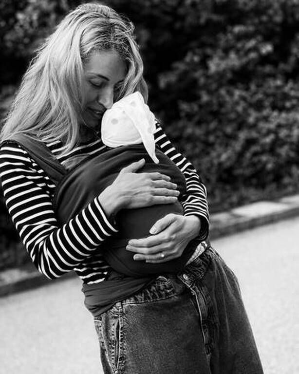 Φωτογραφία από τις πρώτες βόλτες μαμάς και κόρης στη Ζυρίχη.