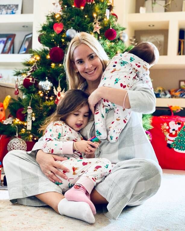 Η γνωστή αθλήτρια και με τα δύο της παιδιά ντυμένα ασορτί.