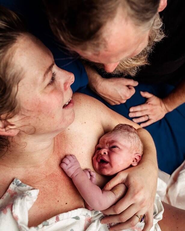 Νέοι γονείς απολαμβάνουν τις νέες στιγμές με το μωρό τους - Instagram / monetnicolebirths