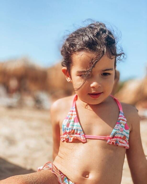 Η Μελίτα απόλαυσε το μπάνιο στη θάλασσα