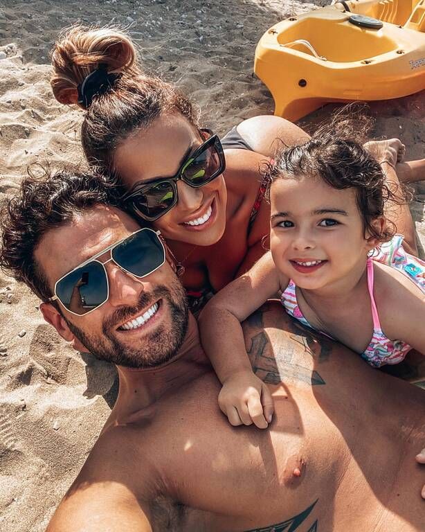 Έπαιξαν στην άμμο και φωτογραφήθηκαν.