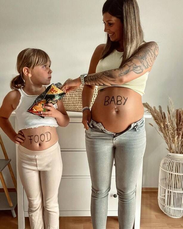 Από τις αγαπημένες φωτογραφίες είναι αυτή. Αντίστοιχη μπορείτε να κάνετε και με τον σύζυγό σας - Instagram / _shopaholica_girl_