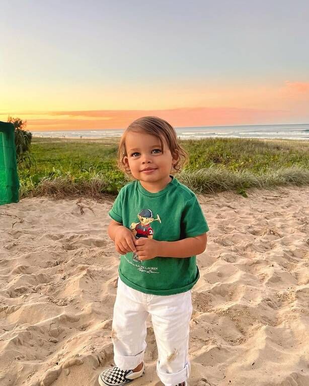 Εδώ στη θάλασσα (Instagram@ allthingsjerome)