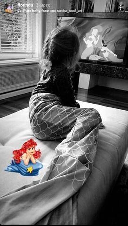 Η μικρή Μαίρη βλέπει το αγαπημένο της παιδικό.