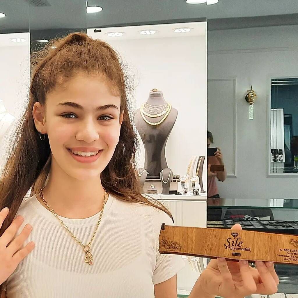 Αγνώριστη η Elif! 