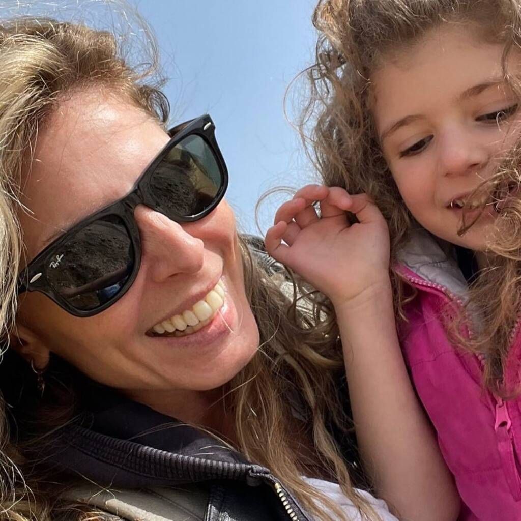 Μαμά και κόρη, πάντα παίζουν και περνάνε ωραία μαζί.