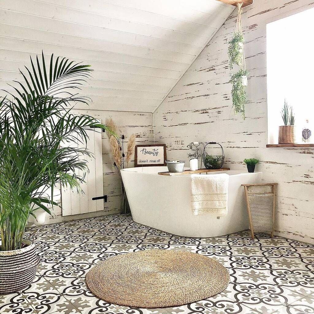 Καλοκαιρινή διακόσμηση  μπάνιου  (Instagram @ my_shabby_farmhaus)