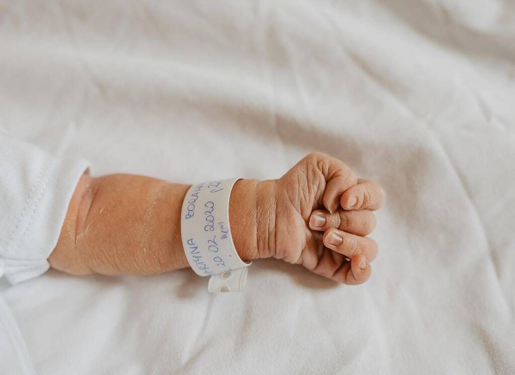 ... και άλλες πιο κοντινές, όπως η παρακάτω, που εστιάζουν στα πατουσάκια και στα χέρια των μωρών. - Πηγή φωτογραφίας: Instagram / fotografie_eweliny