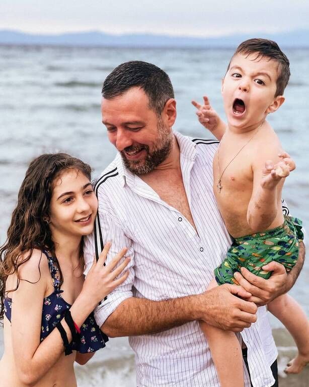 Μπαμπάς, Λυδία και Νικήτας. Την παράσταση την κλέβει πάλι ο Νικήτας!