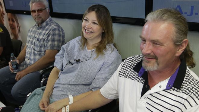 Γέννησε δίδυμα στη μέση αυτοκινητόδρομου! (βίντεο)