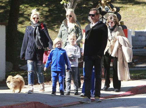 Εκδρομή με τους γιούς της η εγκυμονούσα Γκουέν Στέφανι