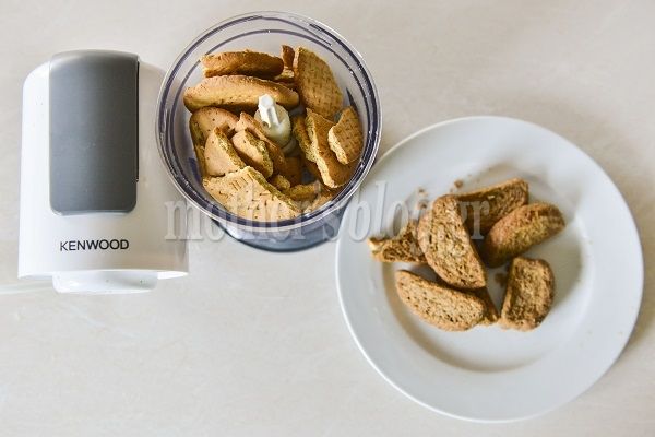 Συνταγή για ελληνικό Cheesecake με ανθότυρο και κρίθινο παξιμάδι από τον Γιώργο Γεράρδο