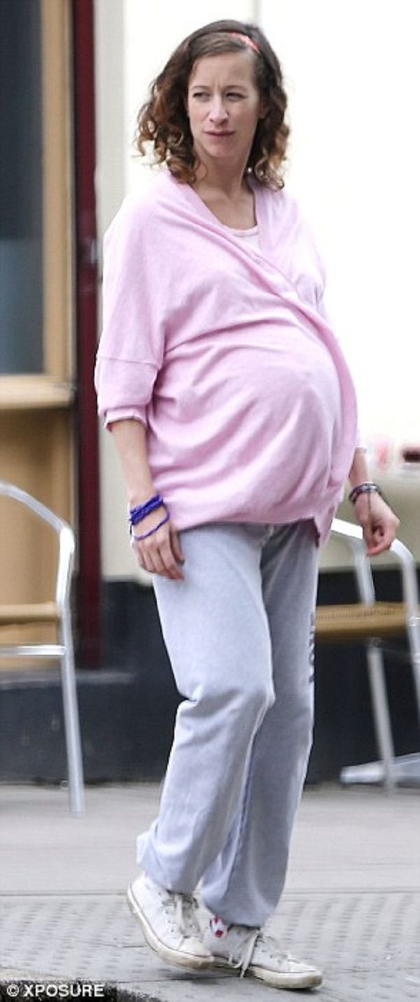 Δεν το βάζει κάτω! Ετοιμόγεννη πάει για τα ψώνια της τελευταίας στιγμής! (εικόνες)