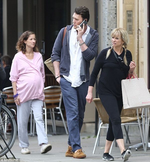 Δεν το βάζει κάτω! Ετοιμόγεννη πάει για τα ψώνια της τελευταίας στιγμής! (εικόνες)