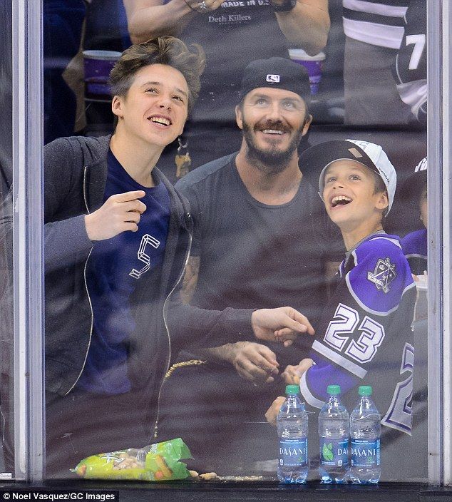 «Οι Μπέκαμ»! Αυτή η οικογένεια, όπου πάει, προκαλεί πανικό! (φωτογραφίες)