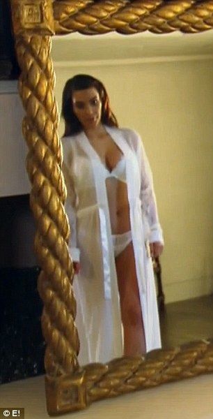 Η Κιμ Καρντάσιαν αποκάλυψε τα εσώρουχα που φορούσε την πρώτη νύχτα του γάμου της!