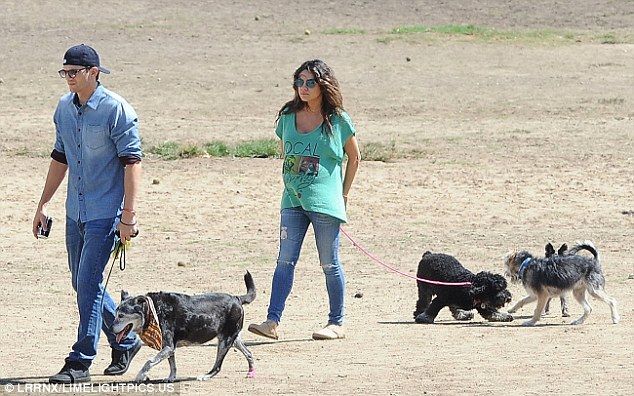 Μίλα Κούνις: Δείτε τι κάνει λίγο πριν γεννήσει! (εικόνες)