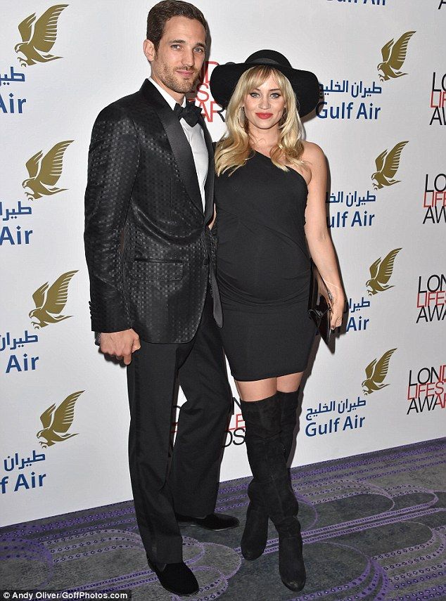 Έγιναν γονείς και το ανακοίνωσαν στο Twitter! (εικόνες)