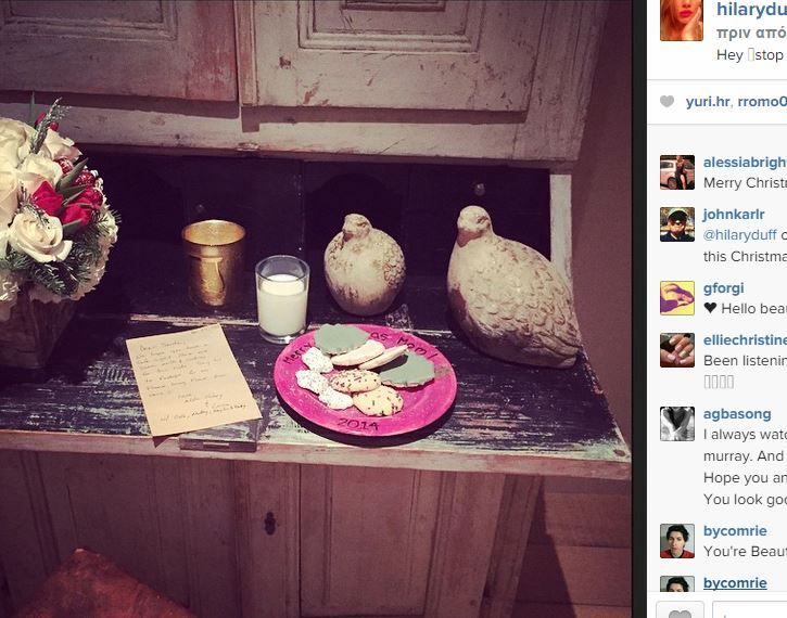 Διάσημη ηθοποιός άφησε γράμμα και κουλουράκια στον Άι Βασίλη και τα έβγαλε φωτογραφία! Ποια είναι; (εικόνες)