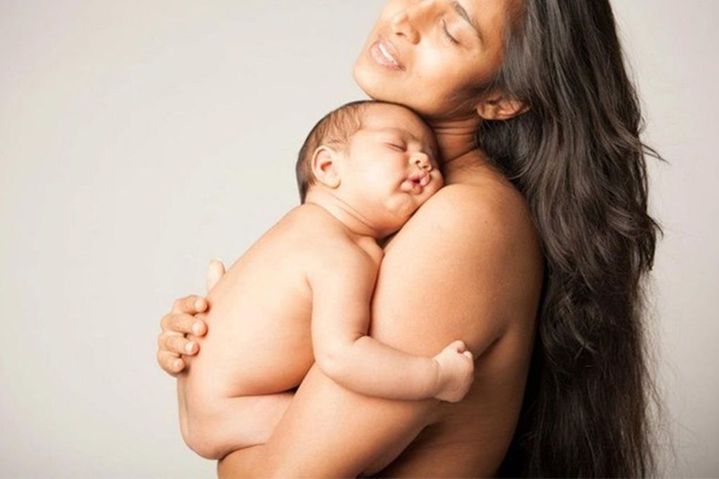 Το μεγαλείο της μητρότητας μέσα από φωτογραφίες που δείχνουν γυναικείο σώμα μετά τον τοκετό (pics)