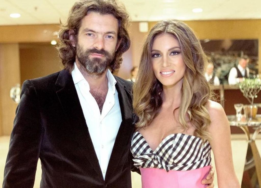 Αθηνά Οικονομάκου: Πριν λίγες μέρες έγινε γνωστό ότι η γλυκιά ηθοποιός και ο σύντροφός της Φίλιππος Μιχόπουλος, περιμένουν το πρώτο τους παιδί. Μάλιστα, η Οικονομάκου είναι ήδη 4 μηνών