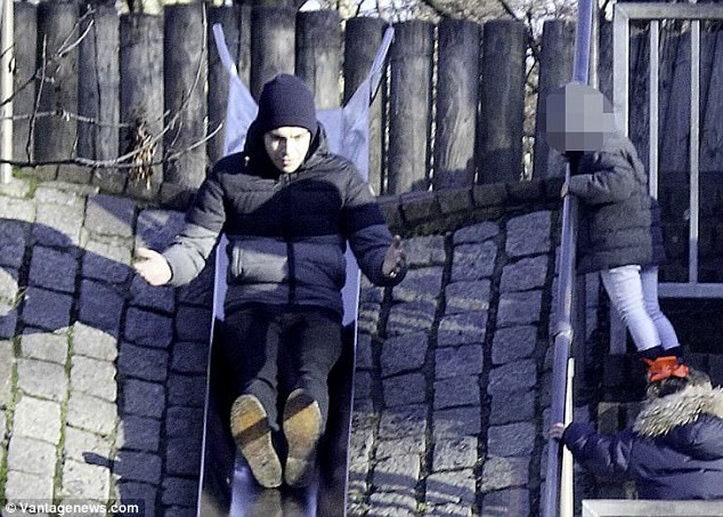 Keira Knightley: Στην παιδική χαρά με το σύζυγό της και τη δίχρονη κόρη τους