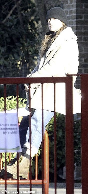 Keira Knightley: Στην παιδική χαρά με το σύζυγό της και τη δίχρονη κόρη τους