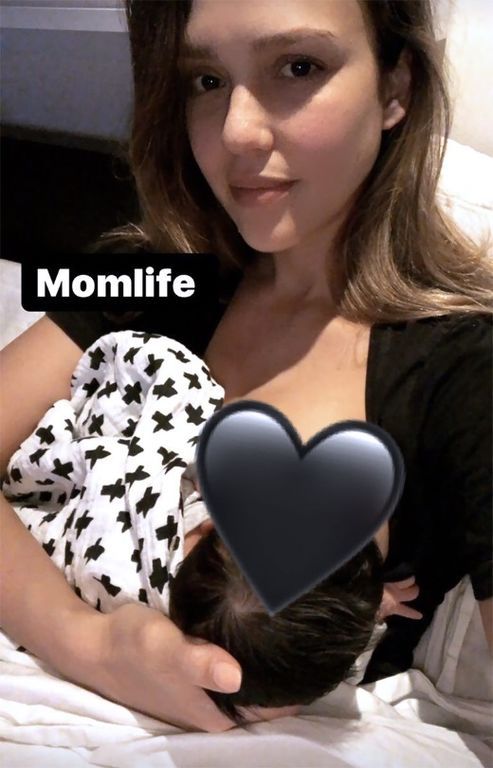 Jessica Alba: Δείτε γιατί όλες οι θηλάζουσες μανούλες ταυτίζονται μαζί της (pics)