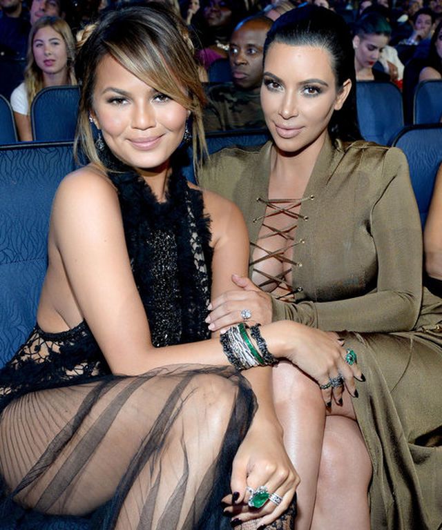 Chrissy Teigen και Kim Kardashian