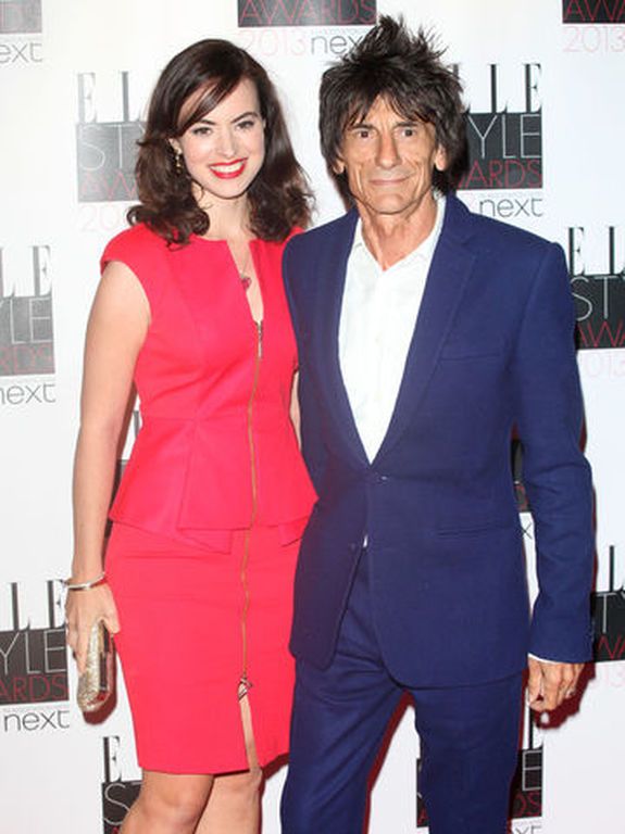 Ronnie Wood, 68
Ο έτερος «θρύλος» των Rolling Stones απέκτησε τα δίδυμα παιδιά του από τη σύζυγό του, Sally Humphreys, δύο μέρες πριν τα 69α γενέθλιά του!