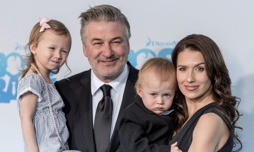 Alec Baldwin, 58
Ο διάσημος ηθοποιός απέκτησε το τρίτο του παιδί με τη σύζυγό του, Hilaria στα 58 του, ενώ σε λίγο καιρό θα κρατάει στην αγκαλιά και το τέταρτο παιδί τους.