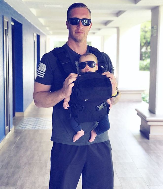 Φωτογραφίες με μπαμπάδες που «φορούν» τα μωρά τους - Ό,τι καλύτερο θα δείτε σήμερα