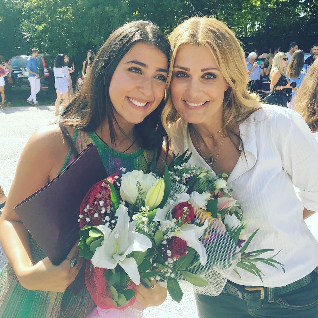 Νατάσα Θεοδωρίδου: Οι σπάνιες φωτογραφίες με τις δύο κόρες της