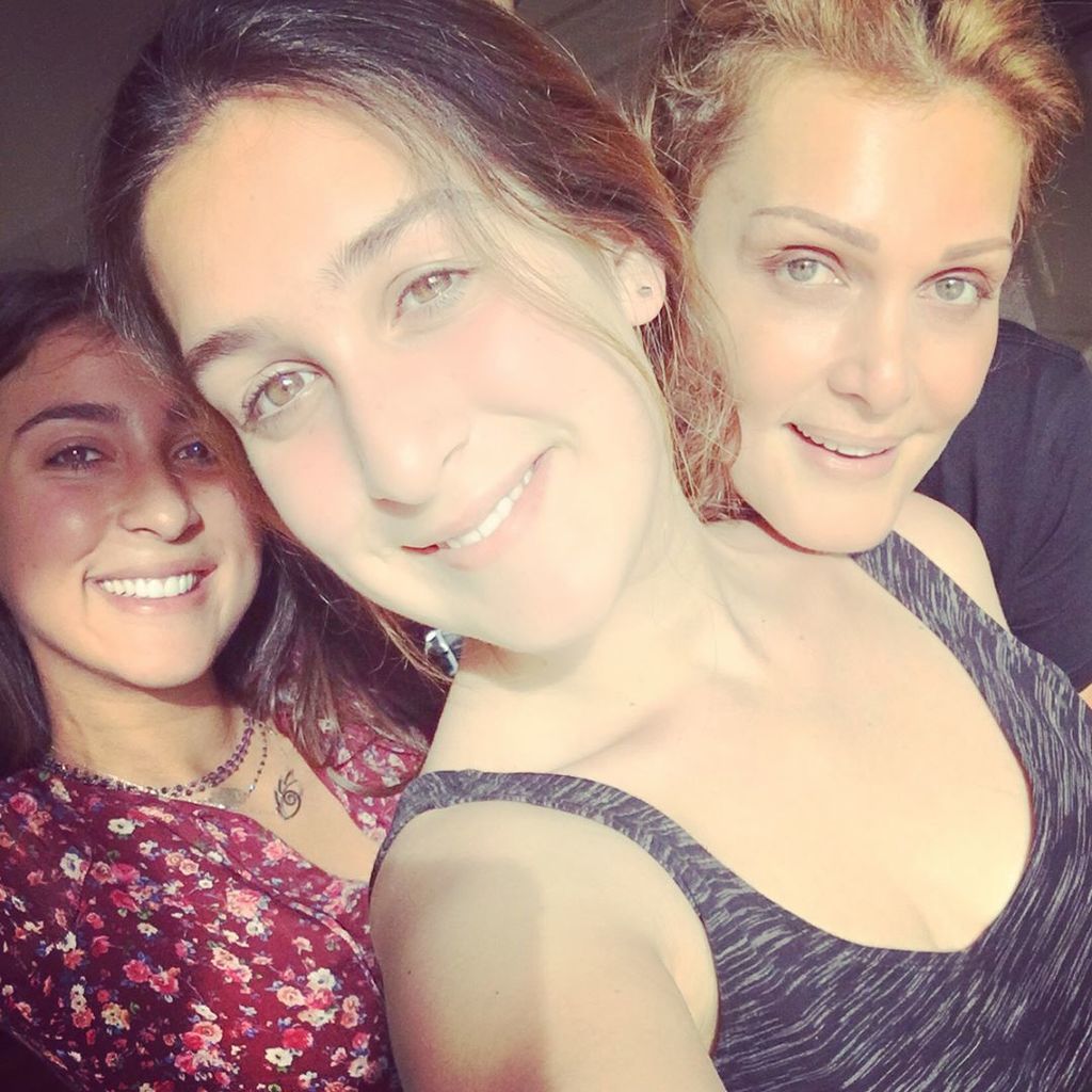 Νατάσα Θεοδωρίδου: Οι σπάνιες φωτογραφίες με τις δύο κόρες της