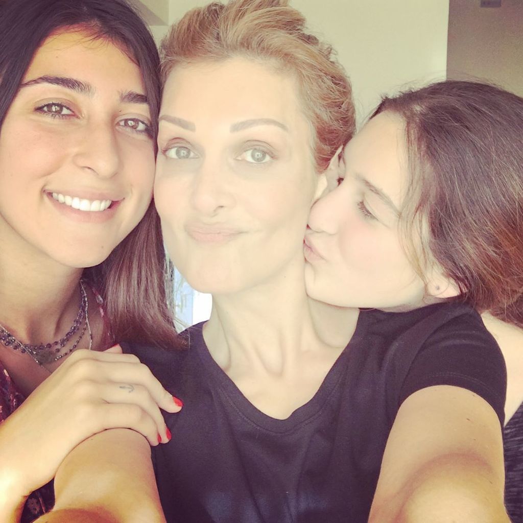 Νατάσα Θεοδωρίδου: Οι σπάνιες φωτογραφίες με τις δύο κόρες της