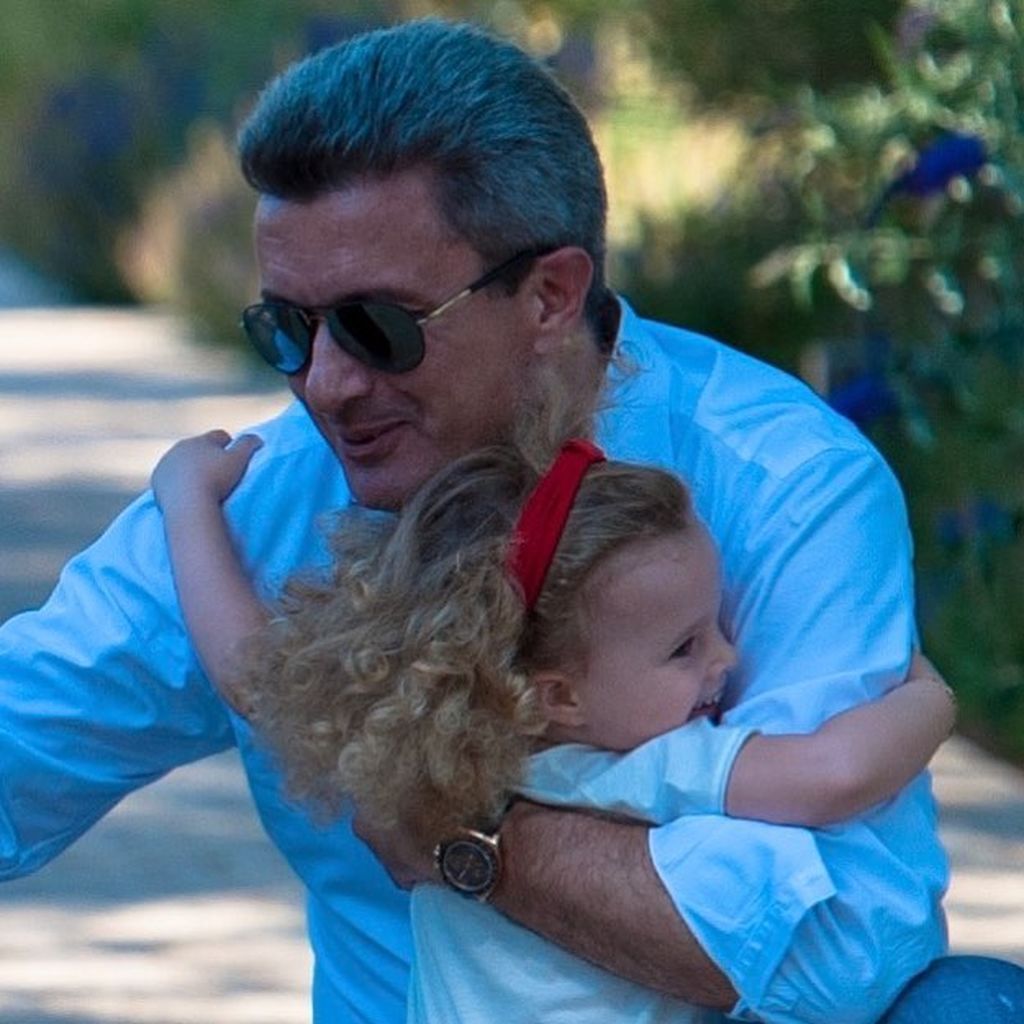 Νίκος Χατζηνικολάου: Η φωτογραφία με τα παιδιά του μετά το τέλος των διακοπών