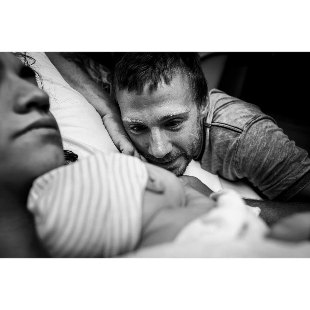 Ό,τι πιο τρυφερό θα δείτε σήμερα! Μπαμπάδες στην αίθουσα τοκετού (pics)