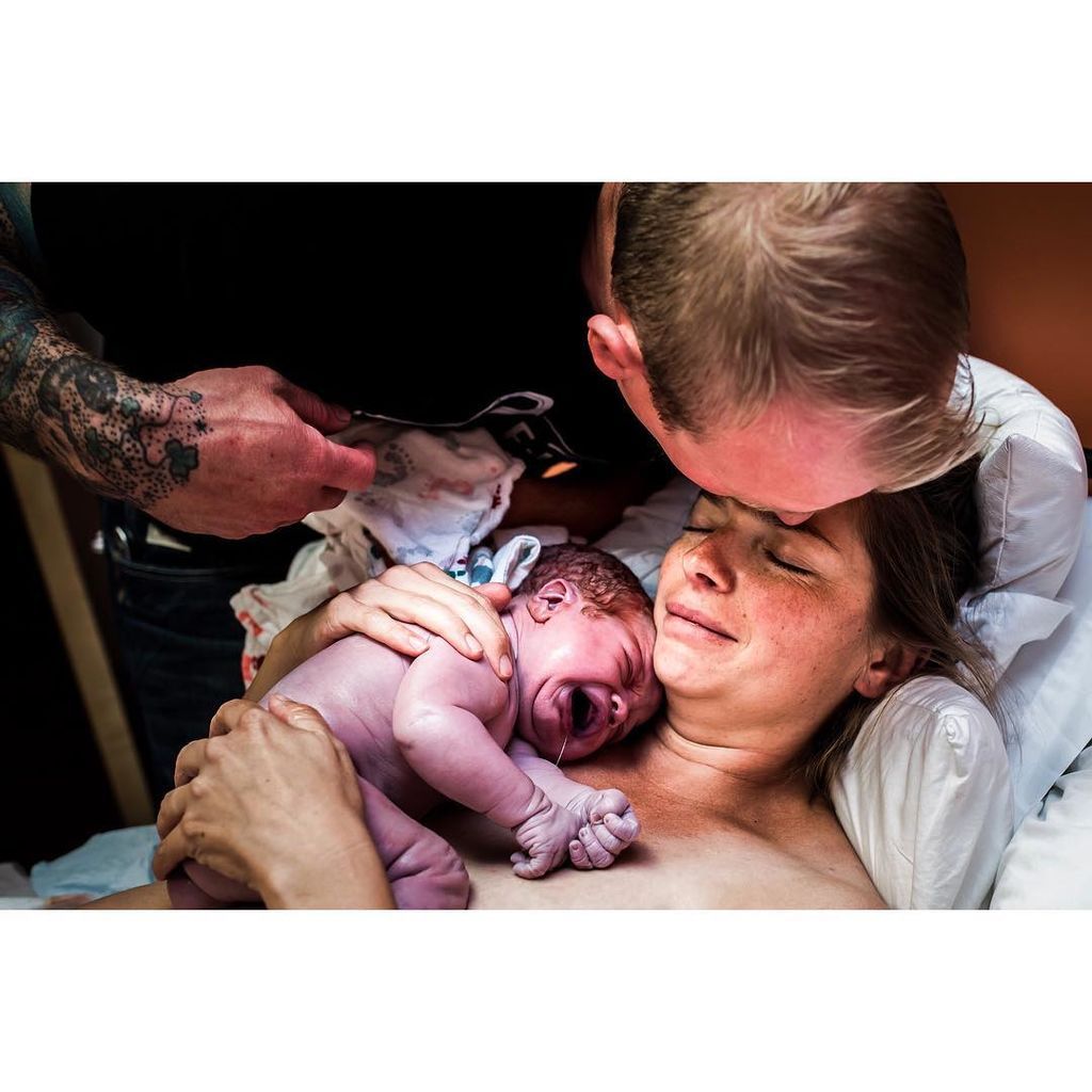 Ό,τι πιο τρυφερό θα δείτε σήμερα! Μπαμπάδες στην αίθουσα τοκετού (pics)