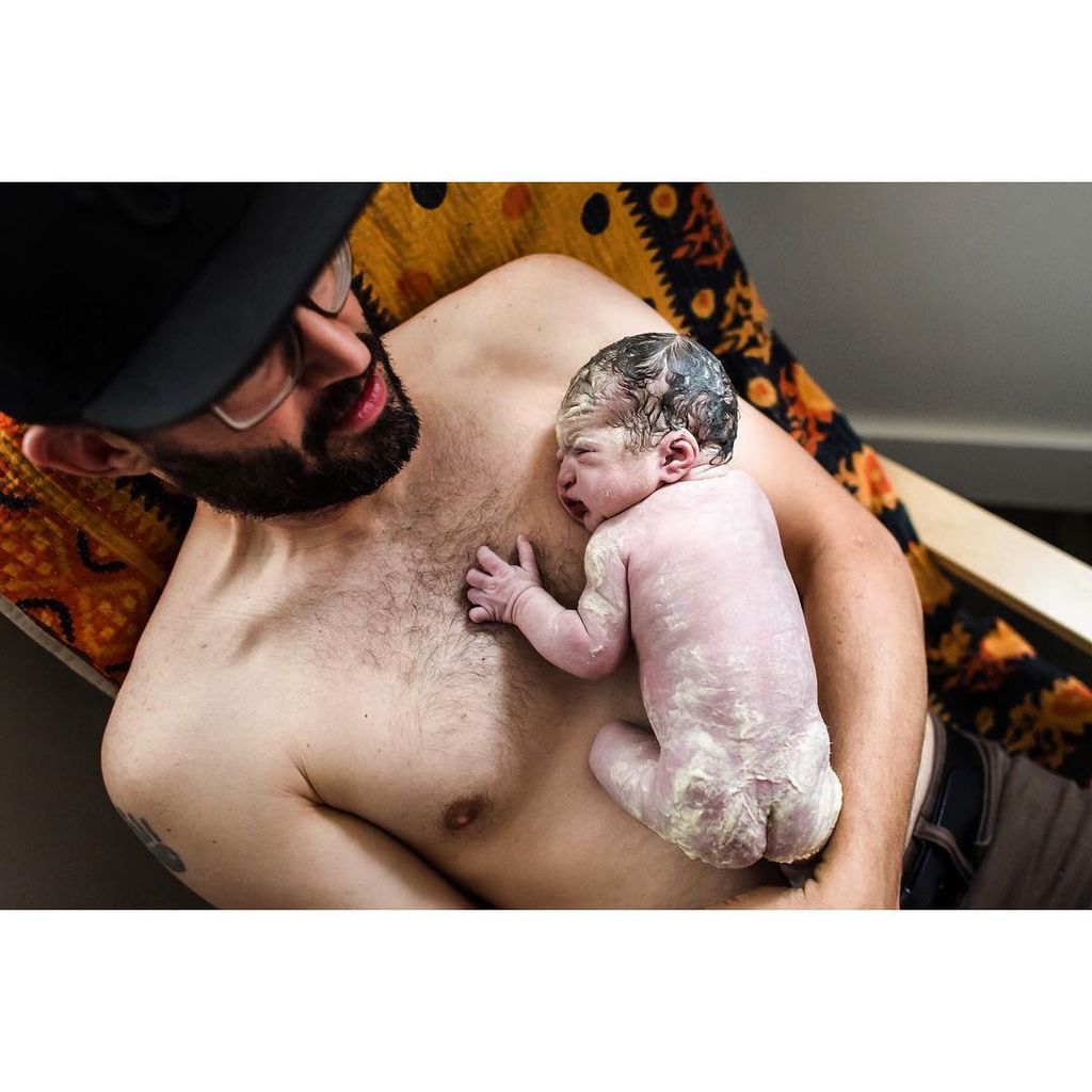 Ό,τι πιο τρυφερό θα δείτε σήμερα! Μπαμπάδες στην αίθουσα τοκετού (pics)