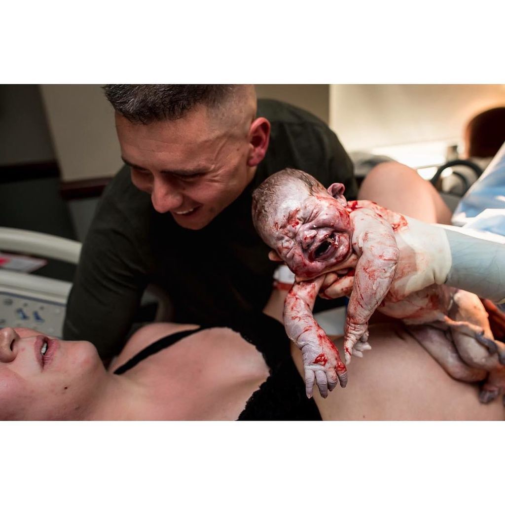 Ό,τι πιο τρυφερό θα δείτε σήμερα! Μπαμπάδες στην αίθουσα τοκετού (pics)