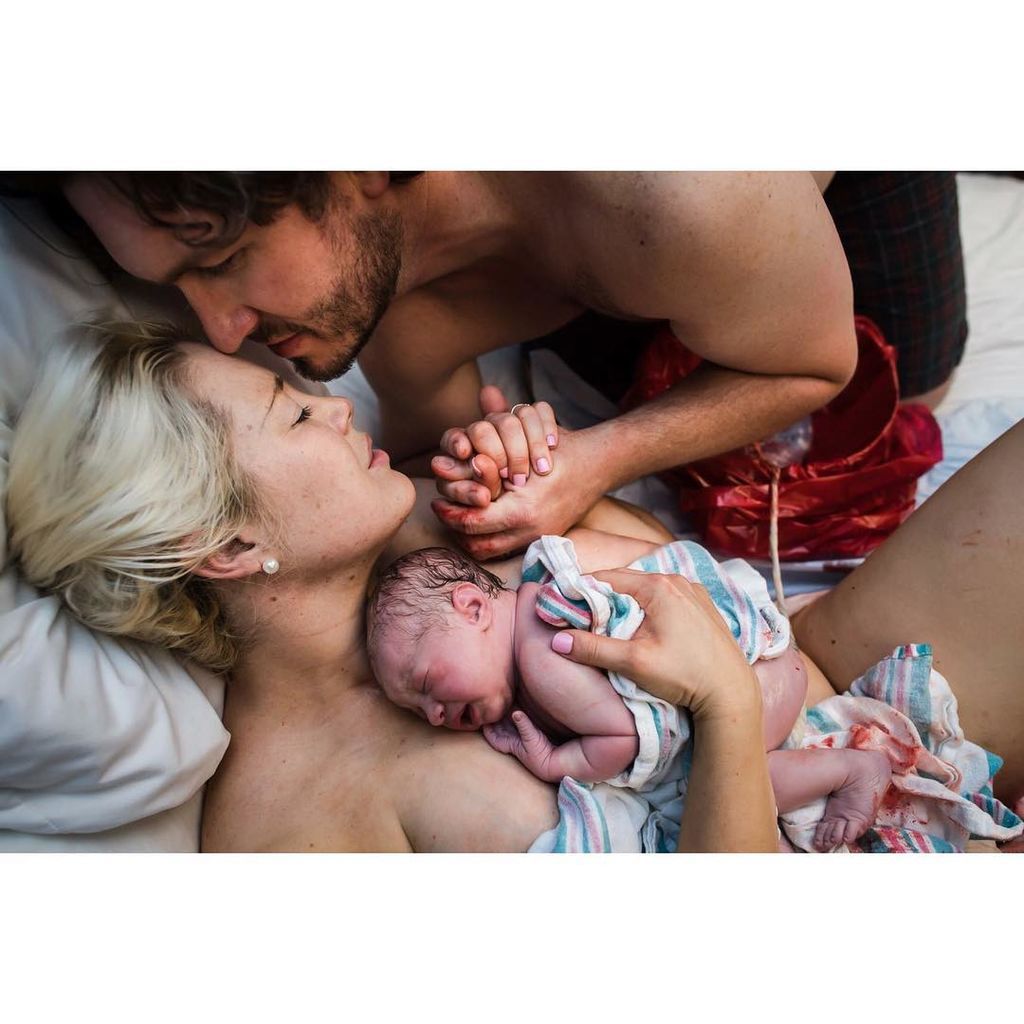 Ό,τι πιο τρυφερό θα δείτε σήμερα! Μπαμπάδες στην αίθουσα τοκετού (pics)